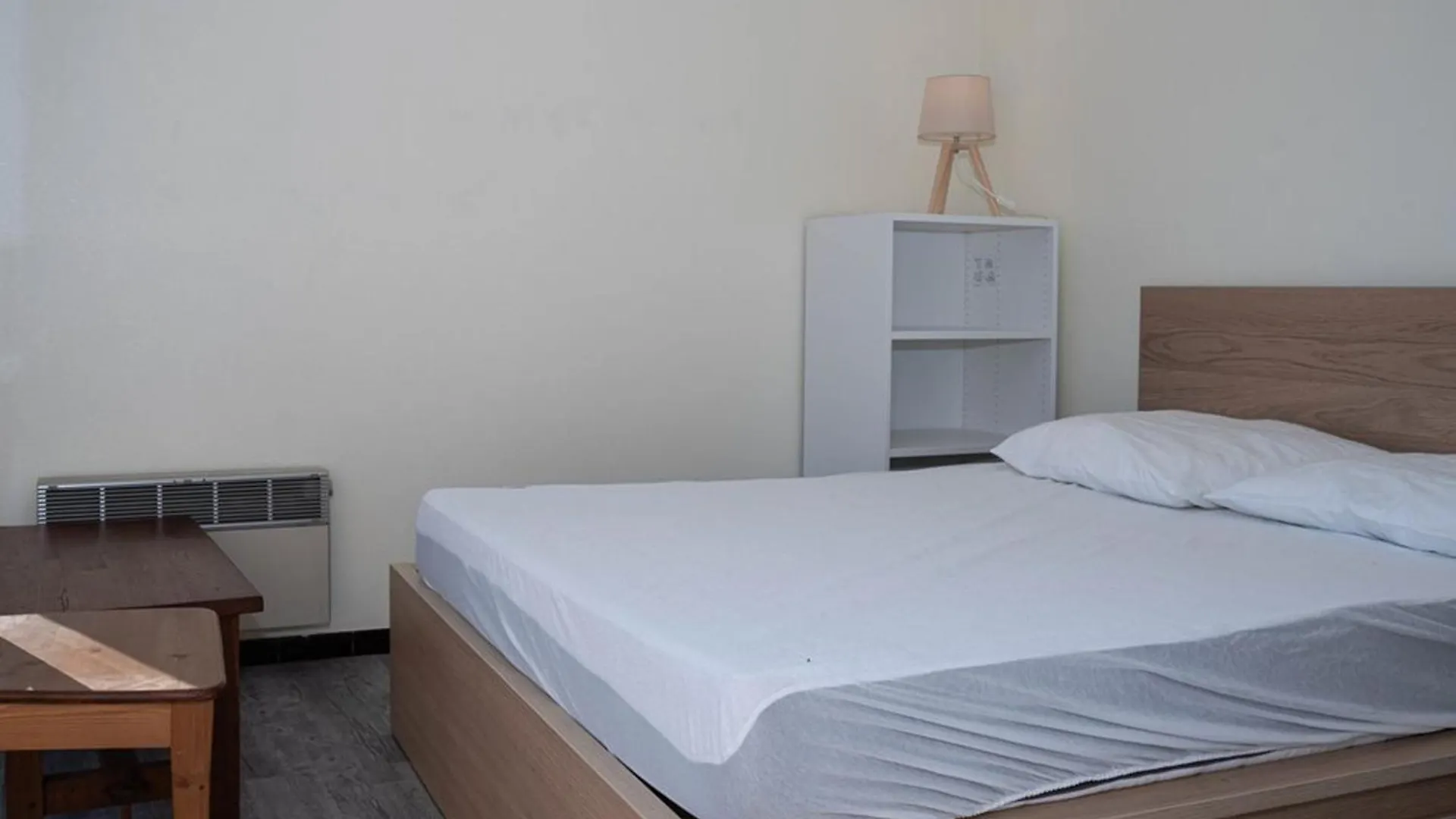 Apartment T2 + Cabine, Parking, Clim, 250M De La Plage - Fr-1-803-18 Le Lavandou