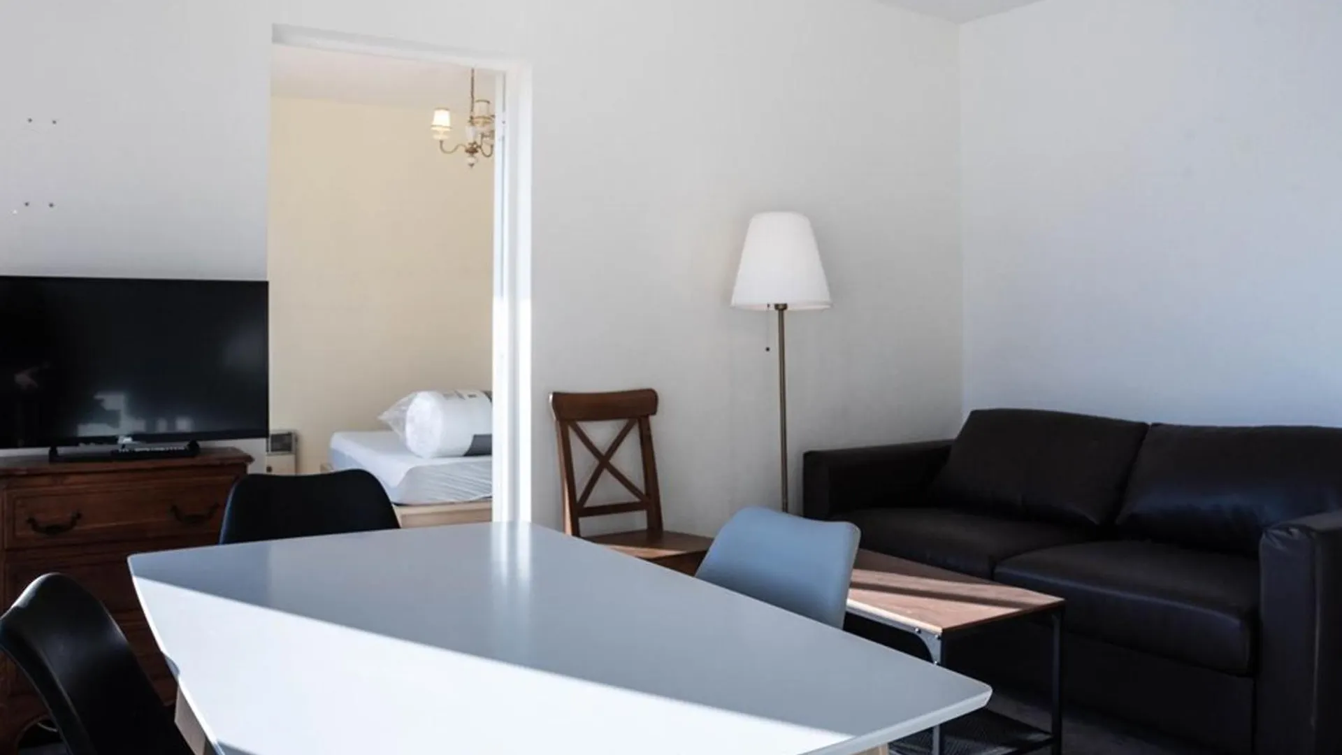 T2 + Cabine, Parking, Clim, 250M De La Plage - Fr-1-803-18 Le Lavandou 0*,  France