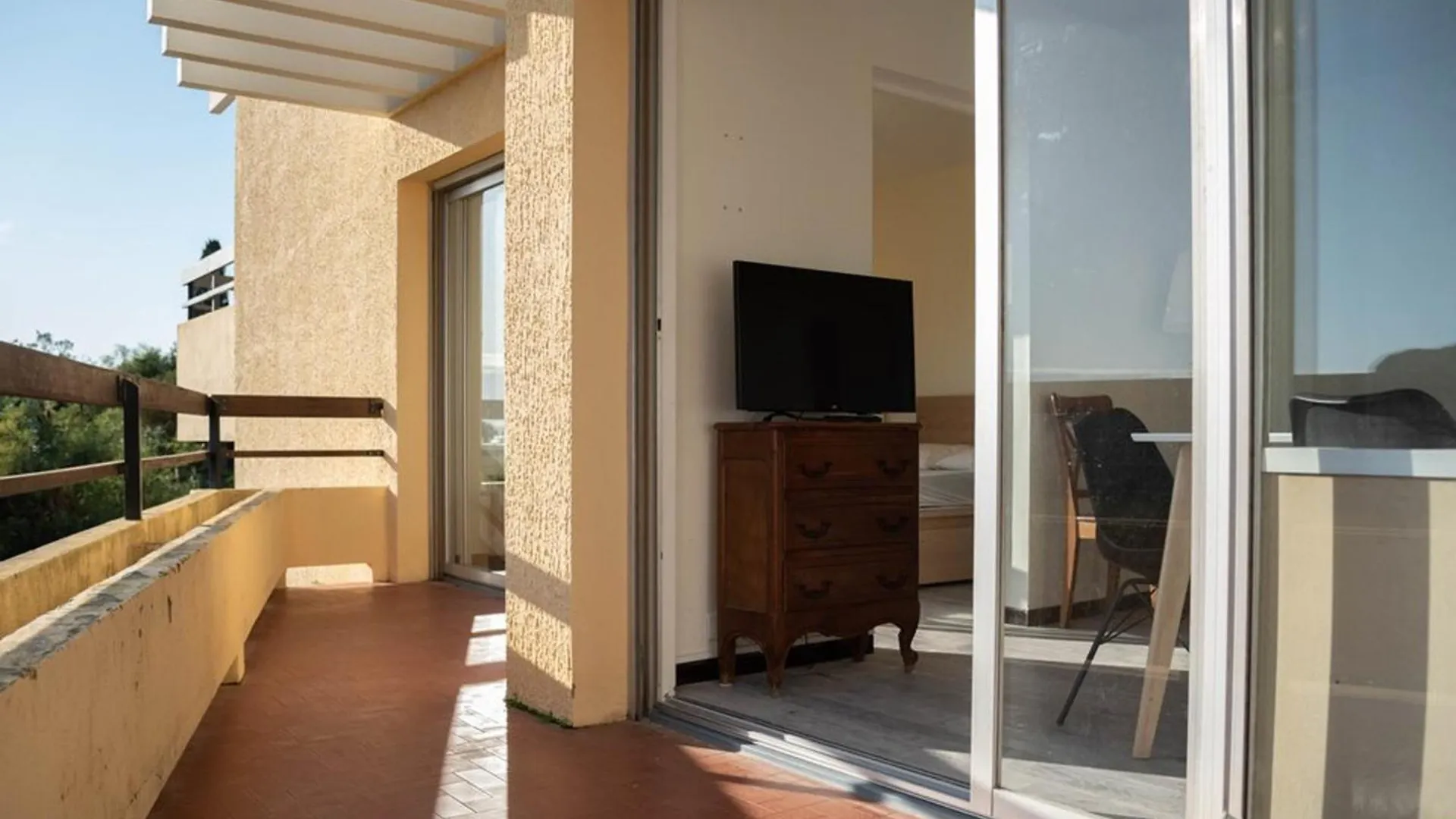 T2 + Cabine, Parking, Clim, 250M De La Plage - Fr-1-803-18 Le Lavandou Apartment