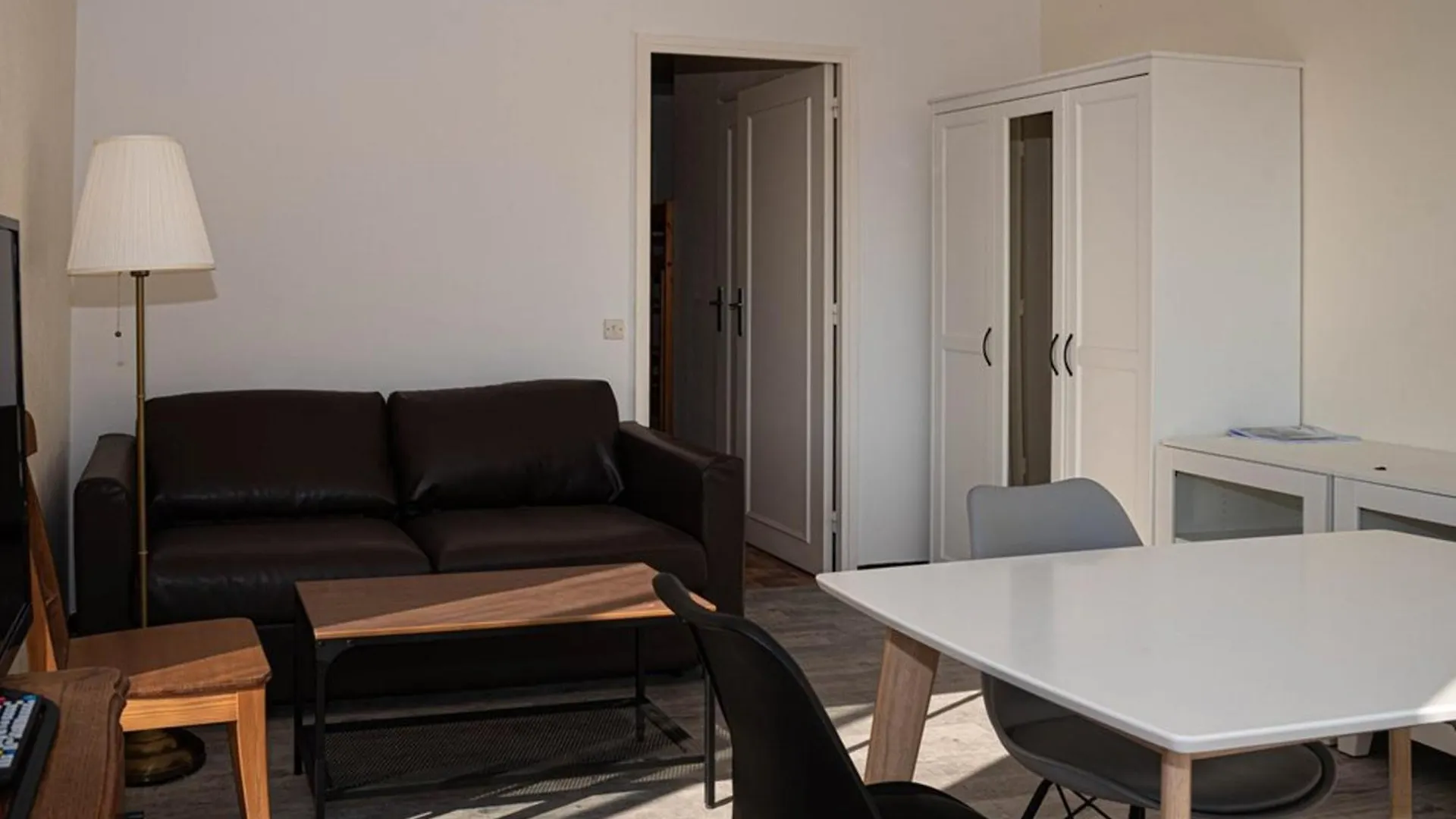 T2 + Cabine, Parking, Clim, 250M De La Plage - Fr-1-803-18 Le Lavandou France