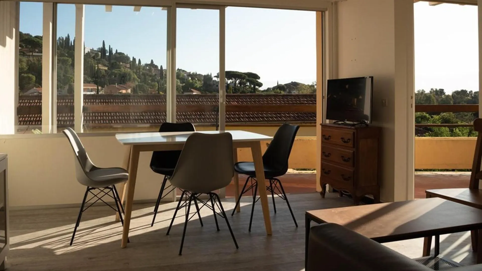 Apartment T2 + Cabine, Parking, Clim, 250M De La Plage - Fr-1-803-18 Le Lavandou