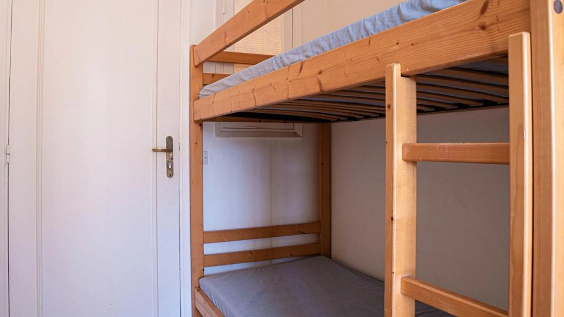 דירה לה לבאנדו T2 + Cabine, Parking, Clim, 250M De La Plage - Fr-1-803-18