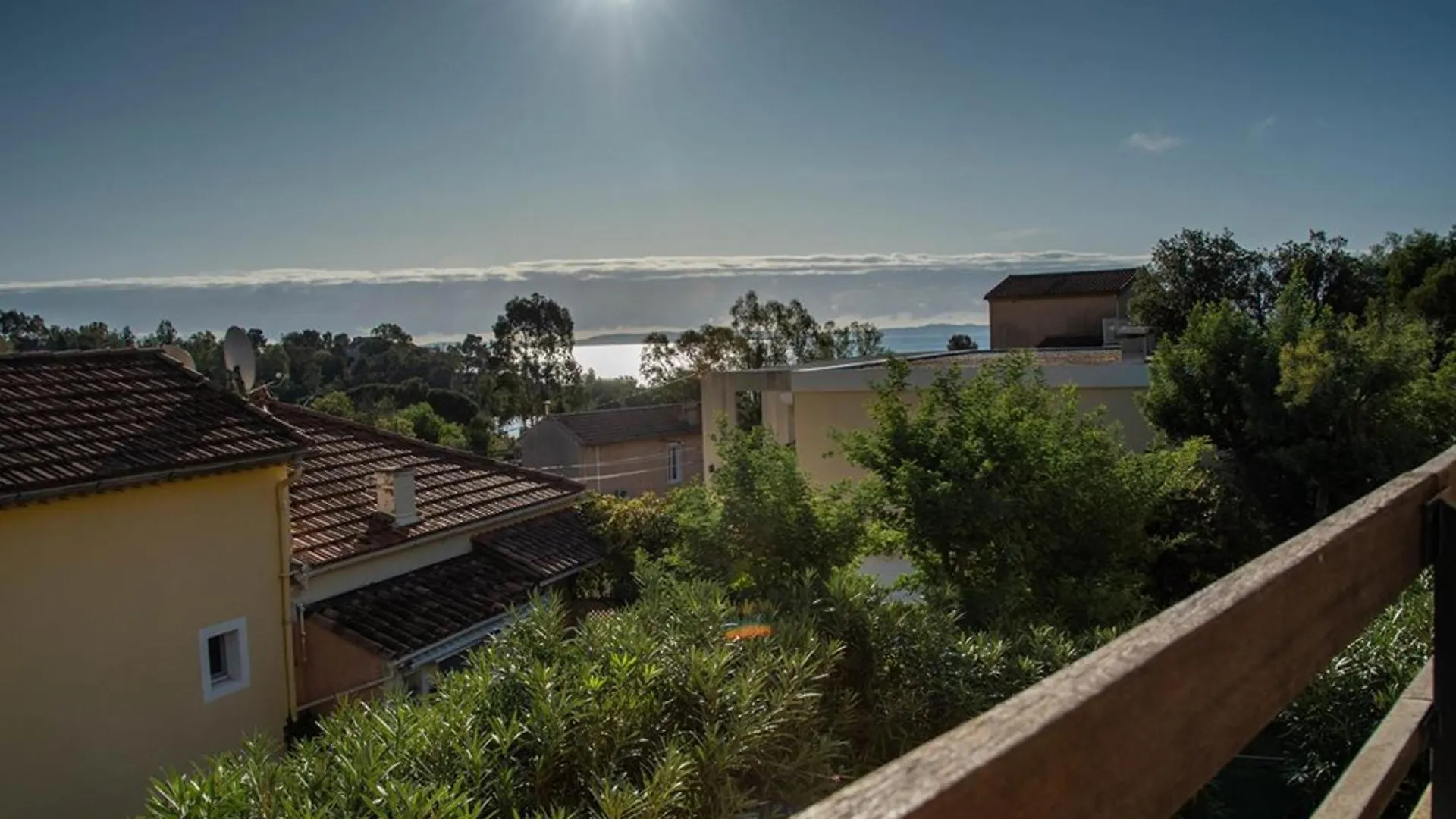 T2 + Cabine, Parking, Clim, 250M De La Plage - Fr-1-803-18 Le Lavandou